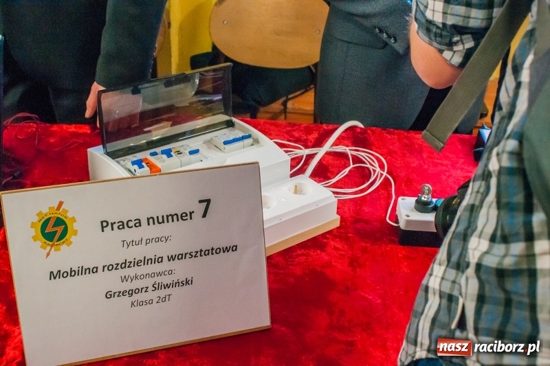 Zdjęcie w galerii na portalu naszraciborz.pl: Miernik zużycia LPG i pojazd terenowy, czyli prezentacja prac uczniów Mechanika wiadomości z regionu