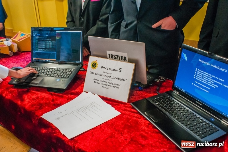 Zdjęcie w galerii na portalu naszraciborz.pl: Miernik zużycia LPG i pojazd terenowy, czyli prezentacja prac uczniów Mechanika wiadomości z regionu