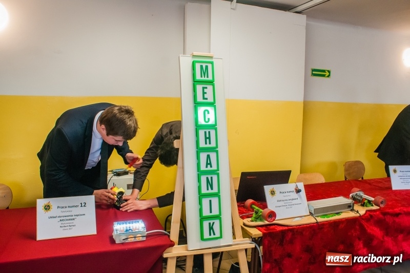 Zdjęcie w galerii na portalu naszraciborz.pl: Miernik zużycia LPG i pojazd terenowy, czyli prezentacja prac uczniów Mechanika wiadomości z regionu