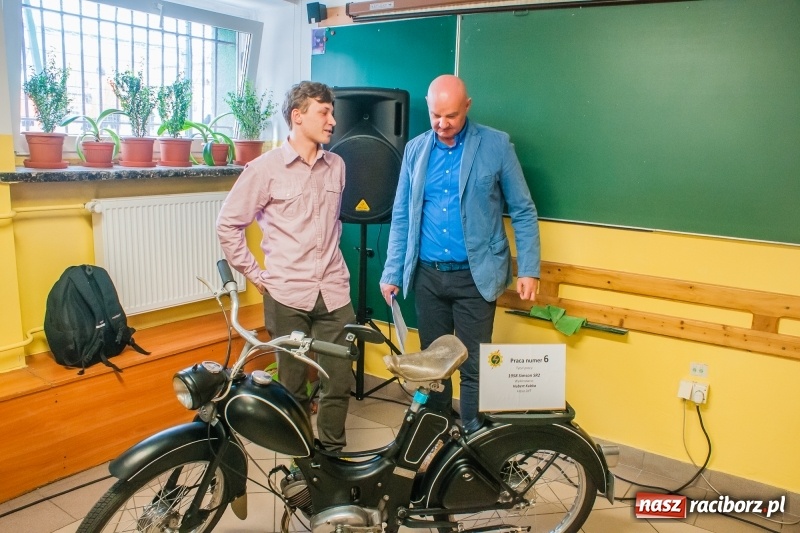 Zdjęcie w galerii na portalu naszraciborz.pl: Miernik zużycia LPG i pojazd terenowy, czyli prezentacja prac uczniów Mechanika wiadomości z regionu