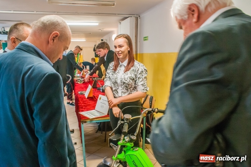 Zdjęcie w galerii na portalu naszraciborz.pl: Miernik zużycia LPG i pojazd terenowy, czyli prezentacja prac uczniów Mechanika wiadomości z regionu