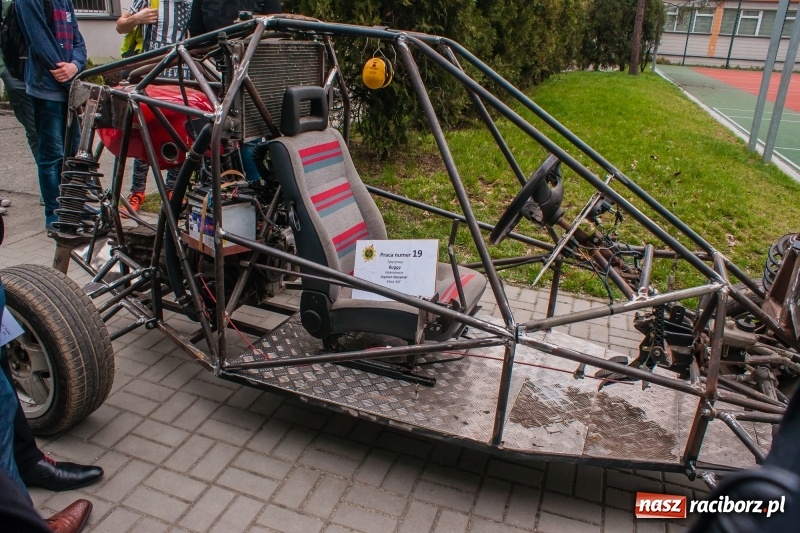 Zdjęcie w galerii na portalu naszraciborz.pl: Miernik zużycia LPG i pojazd terenowy, czyli prezentacja prac uczniów Mechanika wiadomości z regionu