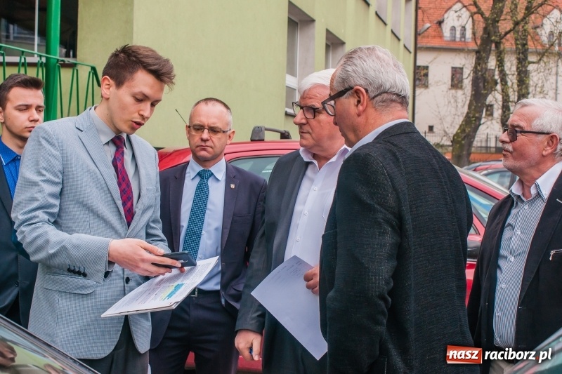 Zdjęcie w galerii na portalu naszraciborz.pl: Miernik zużycia LPG i pojazd terenowy, czyli prezentacja prac uczniów Mechanika wiadomości z regionu