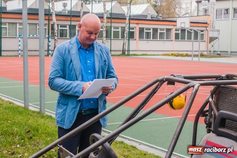 Zdjęcie w galerii na portalu naszraciborz.pl: Miernik zużycia LPG i pojazd terenowy, czyli prezentacja prac uczniów Mechanika wiadomości z regionu