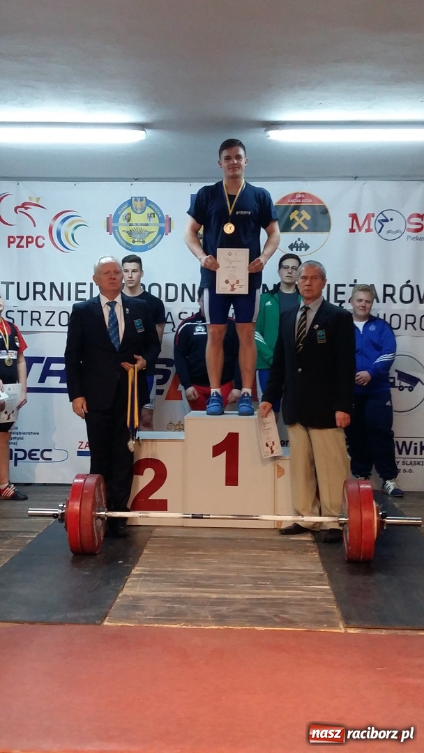 Zdjęcie w galerii na portalu naszraciborz.pl: David Buba i Mateusz Kopczyński z medalami Mistrzostw Śląska w podnoszeniu ciężarów wiadomości z regionu