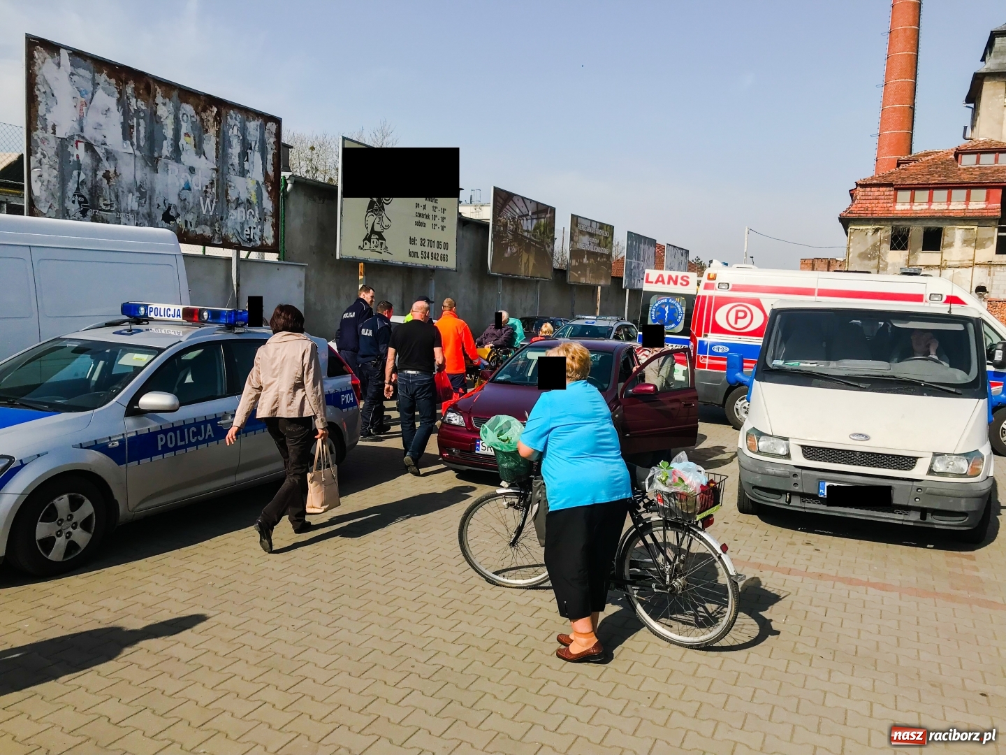 Zdjęcie w galerii na portalu naszraciborz.pl: Potrącenie pieszej na terenie targowiska  wiadomości z regionu
