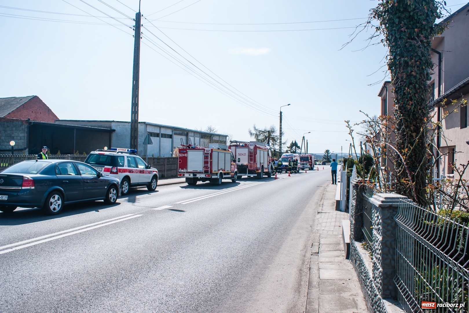 Zdjęcie w galerii na portalu naszraciborz.pl: Na DK 45 w Bieńkowicach zderzyły się dwa pojazdy wiadomości z regionu