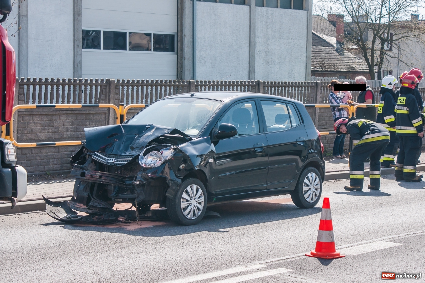 Zdjęcie w galerii na portalu naszraciborz.pl: Na DK 45 w Bieńkowicach zderzyły się dwa pojazdy wiadomości z regionu