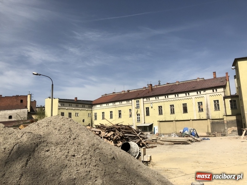 Zdjęcie w galerii na portalu naszraciborz.pl: Trwa remont budynku byłej komendy policji. Koszt inwestycji to ponad 6,5 miliona złotych wiadomości z regionu