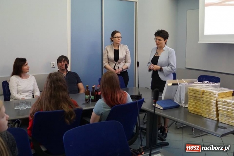 Zdjęcie w galerii na portalu naszraciborz.pl: Z Leverkusen na Ostróg. Młodzi Niemcy odwiedzili też ratusz  wiadomości z regionu