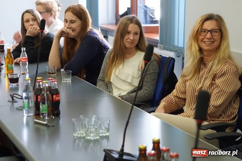 Zdjęcie w galerii na portalu naszraciborz.pl: Z Leverkusen na Ostróg. Młodzi Niemcy odwiedzili też ratusz  wiadomości z regionu