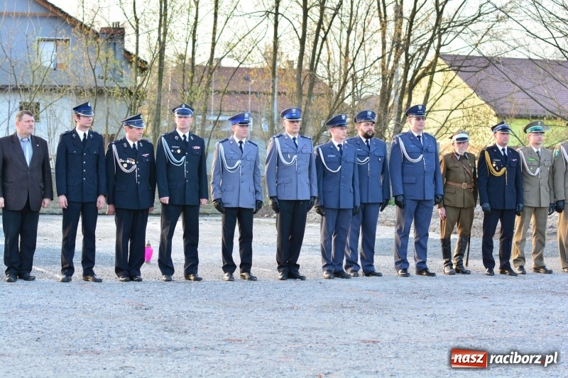 Zdjęcie w galerii na portalu naszraciborz.pl: Apel Poległych przy Dębie Katyńskim w Kuźni Raciborskiej  wiadomości z regionu