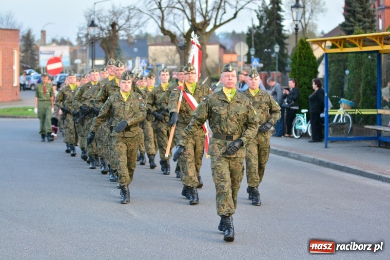 Zdjęcie w galerii na portalu naszraciborz.pl: Apel Poległych przy Dębie Katyńskim w Kuźni Raciborskiej  wiadomości z regionu
