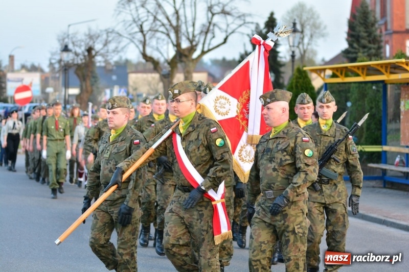 Zdjęcie w galerii na portalu naszraciborz.pl: Apel Poległych przy Dębie Katyńskim w Kuźni Raciborskiej  wiadomości z regionu