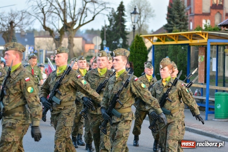 Zdjęcie w galerii na portalu naszraciborz.pl: Apel Poległych przy Dębie Katyńskim w Kuźni Raciborskiej  wiadomości z regionu
