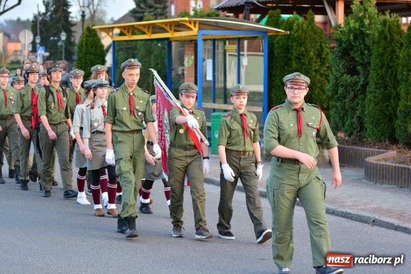 Zdjęcie w galerii na portalu naszraciborz.pl: Apel Poległych przy Dębie Katyńskim w Kuźni Raciborskiej  wiadomości z regionu