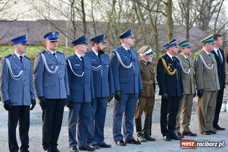 Zdjęcie w galerii na portalu naszraciborz.pl: Apel Poległych przy Dębie Katyńskim w Kuźni Raciborskiej  wiadomości z regionu