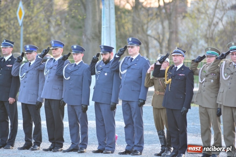 Zdjęcie w galerii na portalu naszraciborz.pl: Apel Poległych przy Dębie Katyńskim w Kuźni Raciborskiej  wiadomości z regionu