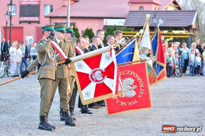 Zdjęcie w galerii na portalu naszraciborz.pl: Apel Poległych przy Dębie Katyńskim w Kuźni Raciborskiej  wiadomości z regionu