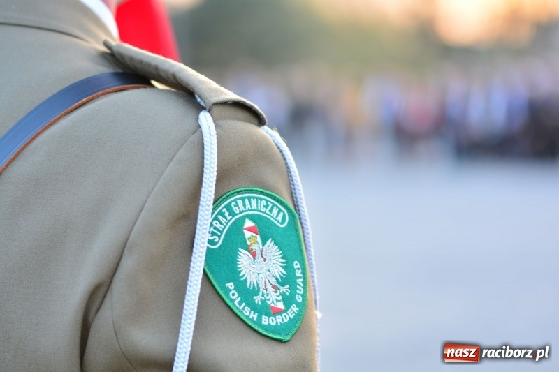 Zdjęcie w galerii na portalu naszraciborz.pl: Apel Poległych przy Dębie Katyńskim w Kuźni Raciborskiej  wiadomości z regionu