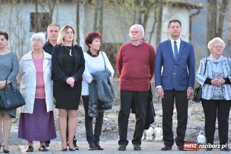 Zdjęcie w galerii na portalu naszraciborz.pl: Apel Poległych przy Dębie Katyńskim w Kuźni Raciborskiej  wiadomości z regionu