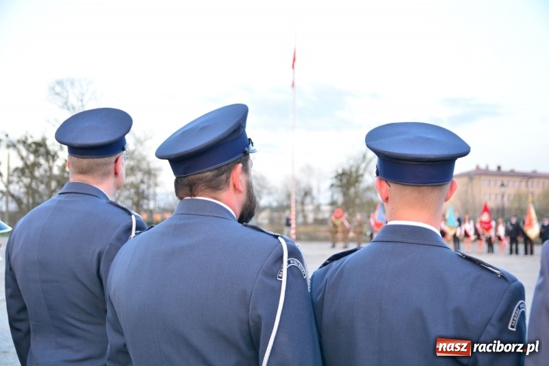 Zdjęcie w galerii na portalu naszraciborz.pl: Apel Poległych przy Dębie Katyńskim w Kuźni Raciborskiej  wiadomości z regionu