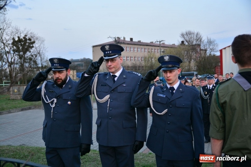 Zdjęcie w galerii na portalu naszraciborz.pl: Apel Poległych przy Dębie Katyńskim w Kuźni Raciborskiej  wiadomości z regionu