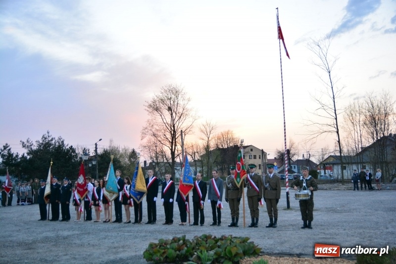 Zdjęcie w galerii na portalu naszraciborz.pl: Apel Poległych przy Dębie Katyńskim w Kuźni Raciborskiej  wiadomości z regionu