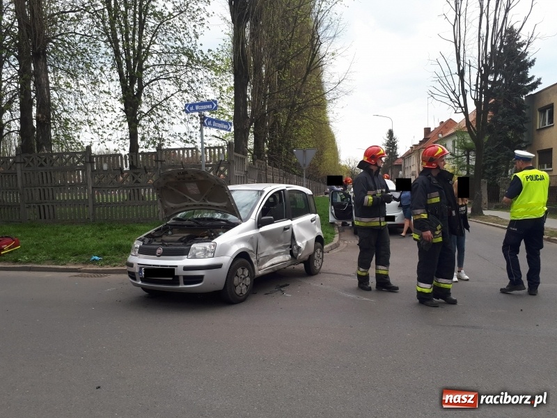 Zdjęcie w galerii na portalu naszraciborz.pl: Fiata panda i opel astra zderzyły się na Wczasowej FOTO wiadomości z regionu