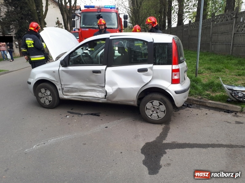 Zdjęcie w galerii na portalu naszraciborz.pl: Fiata panda i opel astra zderzyły się na Wczasowej FOTO wiadomości z regionu