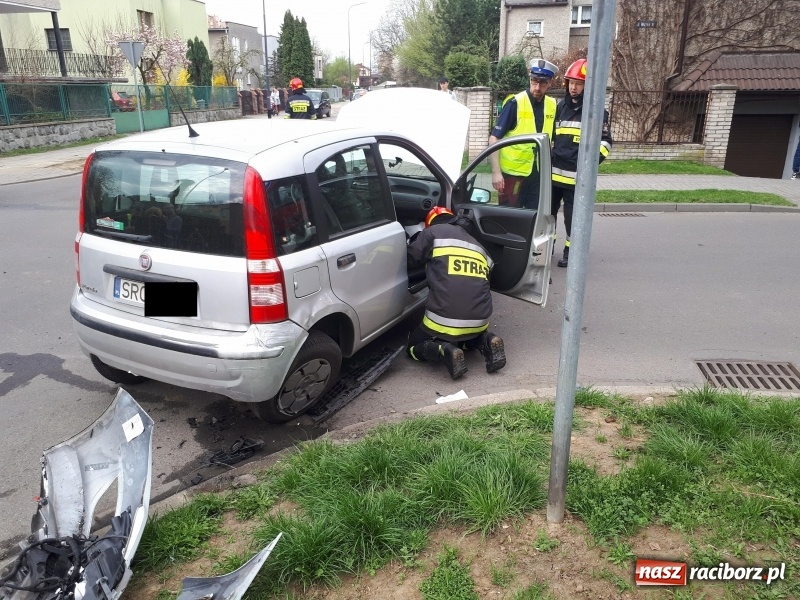 Zdjęcie w galerii na portalu naszraciborz.pl: Fiata panda i opel astra zderzyły się na Wczasowej FOTO wiadomości z regionu