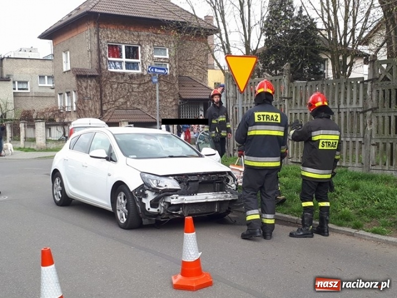 Zdjęcie w galerii na portalu naszraciborz.pl: Fiata panda i opel astra zderzyły się na Wczasowej FOTO wiadomości z regionu
