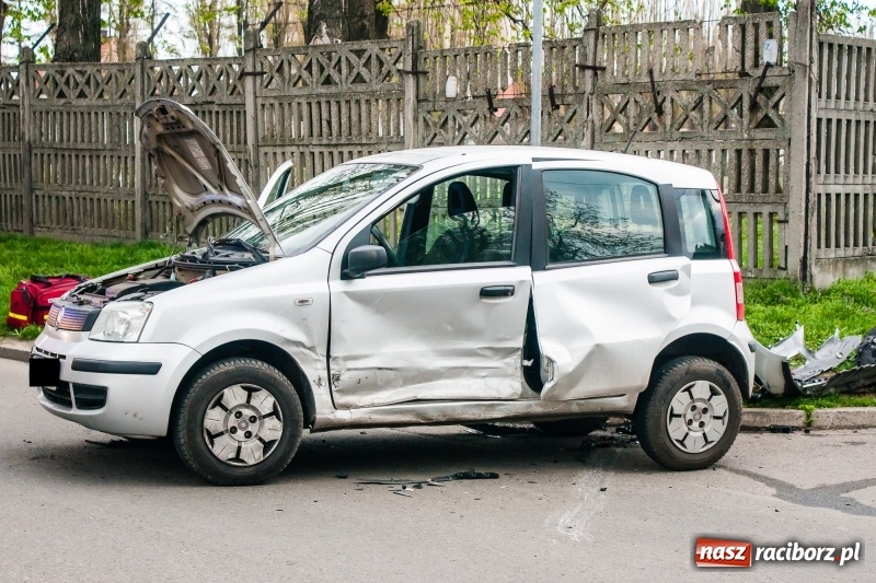 Zdjęcie w galerii na portalu naszraciborz.pl: Fiata panda i opel astra zderzyły się na Wczasowej FOTO wiadomości z regionu
