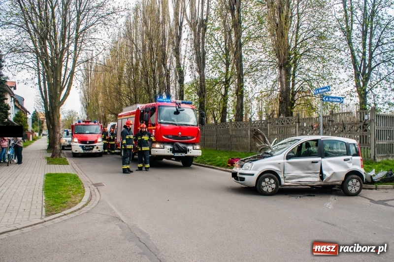 Zdjęcie w galerii na portalu naszraciborz.pl: Fiata panda i opel astra zderzyły się na Wczasowej FOTO wiadomości z regionu