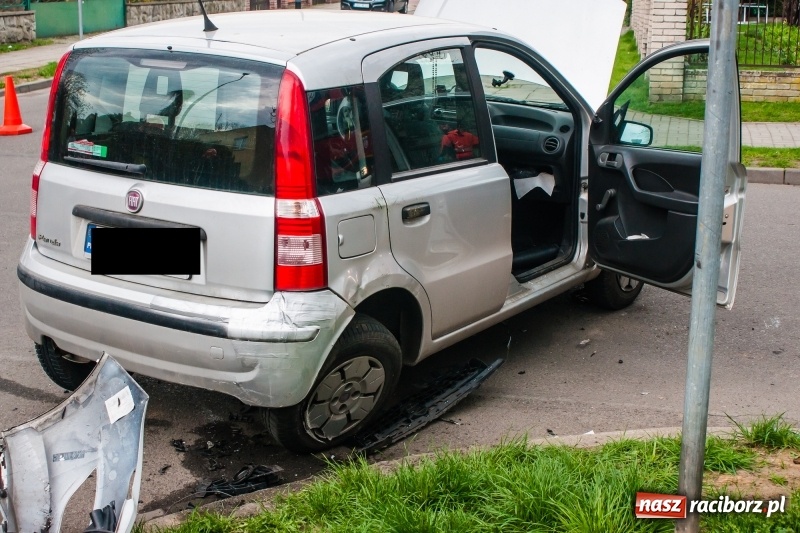 Zdjęcie w galerii na portalu naszraciborz.pl: Fiata panda i opel astra zderzyły się na Wczasowej FOTO wiadomości z regionu
