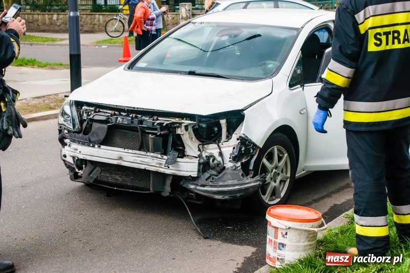 Zdjęcie w galerii na portalu naszraciborz.pl: Fiata panda i opel astra zderzyły się na Wczasowej FOTO wiadomości z regionu