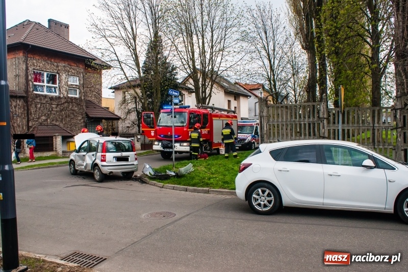 Zdjęcie w galerii na portalu naszraciborz.pl: Fiata panda i opel astra zderzyły się na Wczasowej FOTO wiadomości z regionu