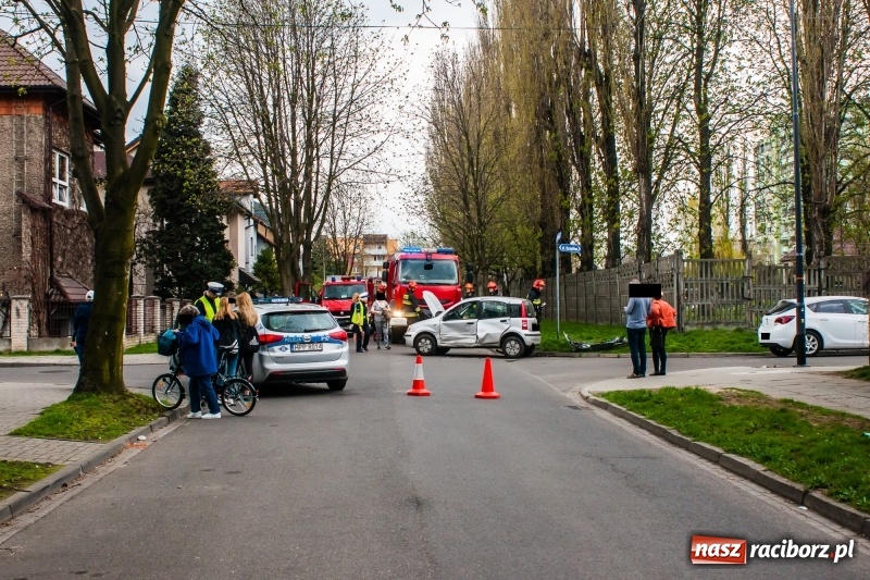 Zdjęcie w galerii na portalu naszraciborz.pl: Fiata panda i opel astra zderzyły się na Wczasowej FOTO wiadomości z regionu