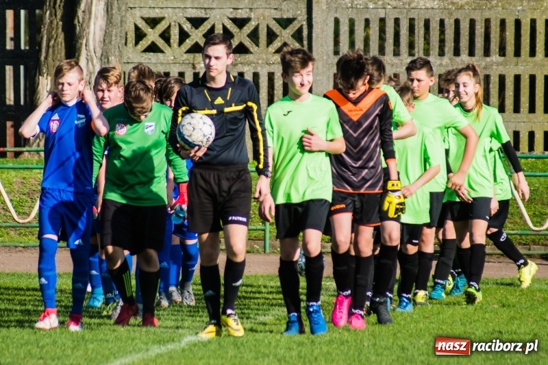 Zdjęcie w galerii na portalu naszraciborz.pl: Trampkarze młodsi: Wesoły futbol przy Wyszyńskiego wiadomości z regionu