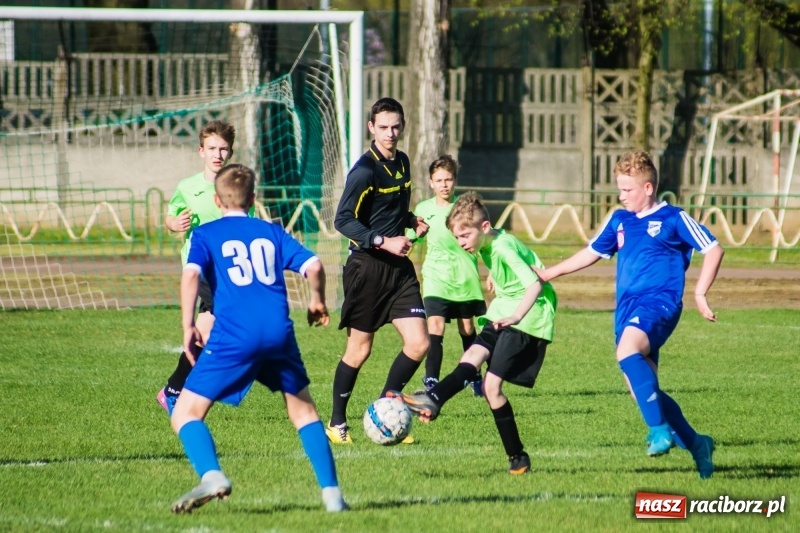 Zdjęcie w galerii na portalu naszraciborz.pl: Trampkarze młodsi: Wesoły futbol przy Wyszyńskiego wiadomości z regionu