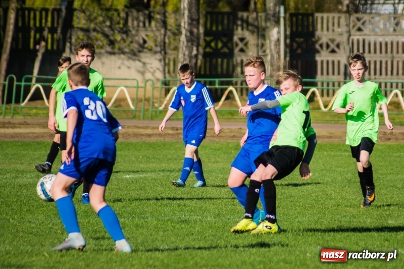 Zdjęcie w galerii na portalu naszraciborz.pl: Trampkarze młodsi: Wesoły futbol przy Wyszyńskiego wiadomości z regionu