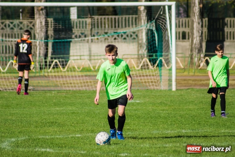 Zdjęcie w galerii na portalu naszraciborz.pl: Trampkarze młodsi: Wesoły futbol przy Wyszyńskiego wiadomości z regionu