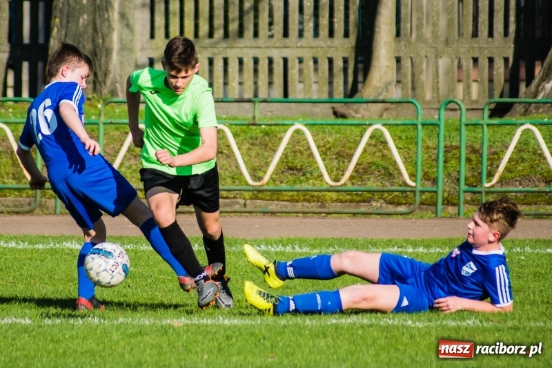 Zdjęcie w galerii na portalu naszraciborz.pl: Trampkarze młodsi: Wesoły futbol przy Wyszyńskiego wiadomości z regionu