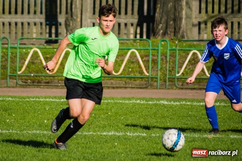 Zdjęcie w galerii na portalu naszraciborz.pl: Trampkarze młodsi: Wesoły futbol przy Wyszyńskiego wiadomości z regionu