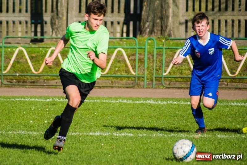 Zdjęcie w galerii na portalu naszraciborz.pl: Trampkarze młodsi: Wesoły futbol przy Wyszyńskiego wiadomości z regionu