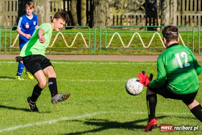 Zdjęcie w galerii na portalu naszraciborz.pl: Trampkarze młodsi: Wesoły futbol przy Wyszyńskiego wiadomości z regionu