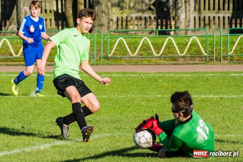 Zdjęcie w galerii na portalu naszraciborz.pl: Trampkarze młodsi: Wesoły futbol przy Wyszyńskiego wiadomości z regionu