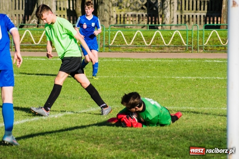 Zdjęcie w galerii na portalu naszraciborz.pl: Trampkarze młodsi: Wesoły futbol przy Wyszyńskiego wiadomości z regionu