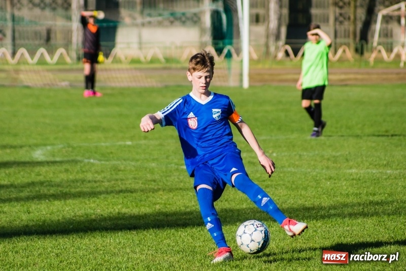 Zdjęcie w galerii na portalu naszraciborz.pl: Trampkarze młodsi: Wesoły futbol przy Wyszyńskiego wiadomości z regionu