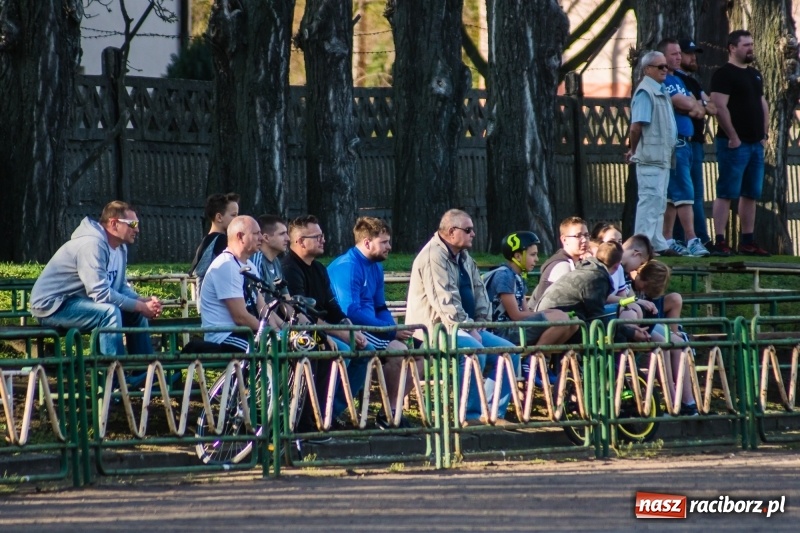 Zdjęcie w galerii na portalu naszraciborz.pl: Trampkarze młodsi: Wesoły futbol przy Wyszyńskiego wiadomości z regionu